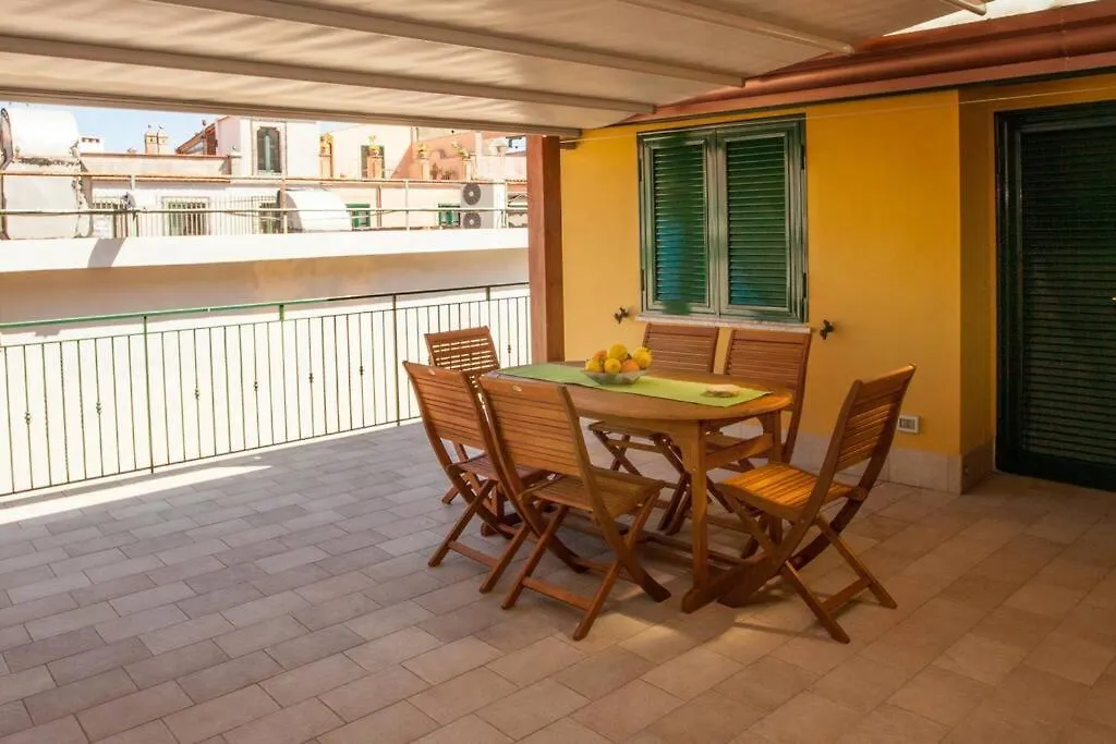 Albert House تاورمينا شقة